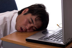 Stres v práci okrádá o dobrý spánek